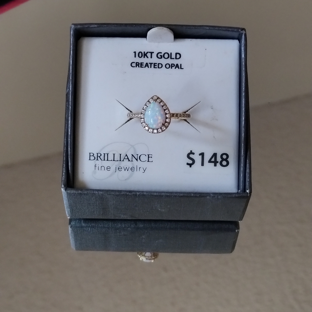 Brand new BrilliancFine Jewelry 10 karat yellow gold created opal CZ ring size 7